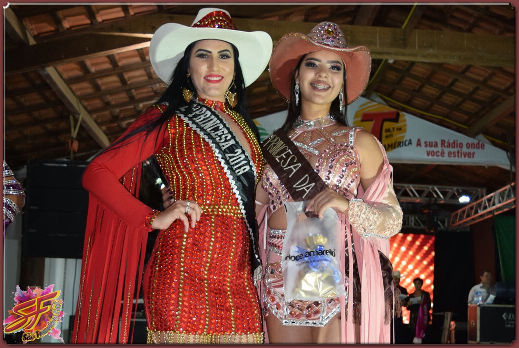 DESFILE DA RAINHA DA EXPOVALE 2019